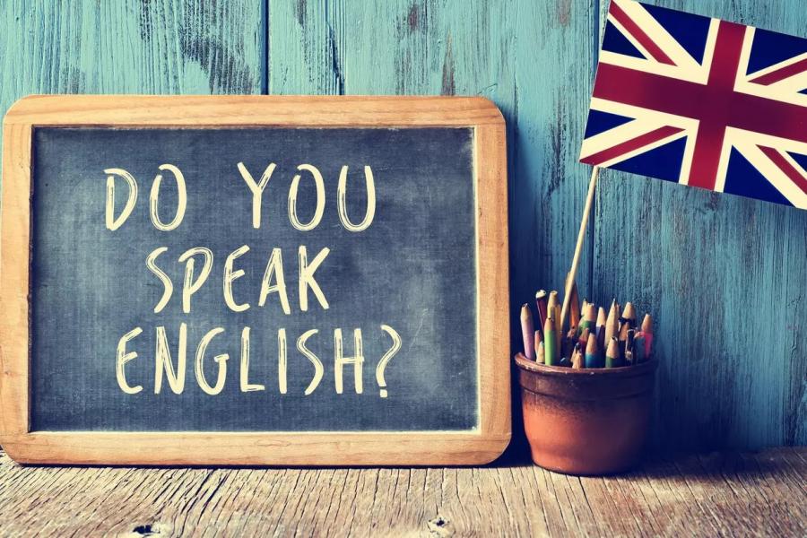 Les rôles fonctionnels de la langue anglaise ont-ils dicté sa généralisation aux établissements d'enseignement public? 