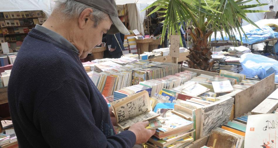 أزمة "كورونا" تعمق من معاناة بائعي الكتب المستعملة 