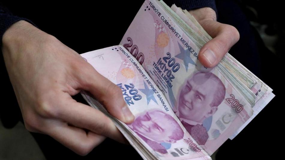  اتهام 26 شخصا بمحاولة التلاعب بسعر صرف الليرة التركية