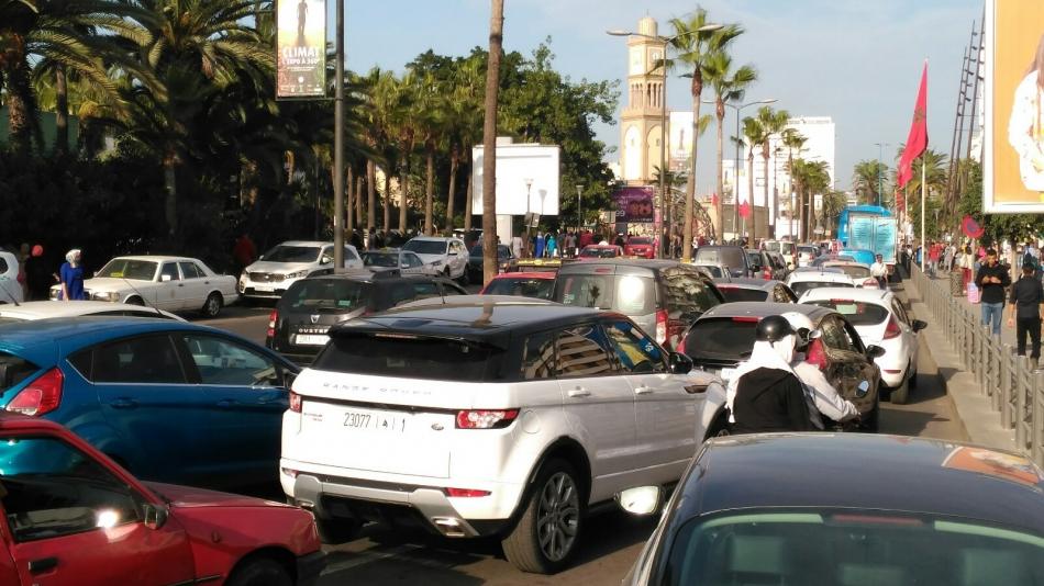 زيادة أعداد السيارات تخنق المدن المغربية