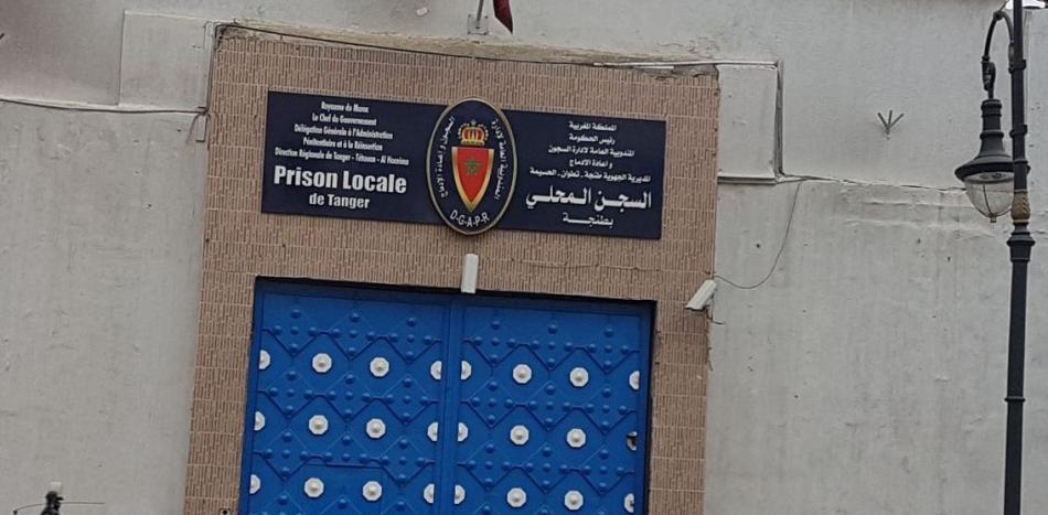 ترحيل السجناء المعتقلين بسجن "طنجة 2" على خلفية أحداث الحسيمة