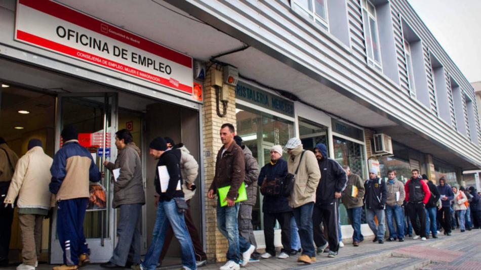 إسبانيا .. انخفاض عدد العاطلين عن العمل