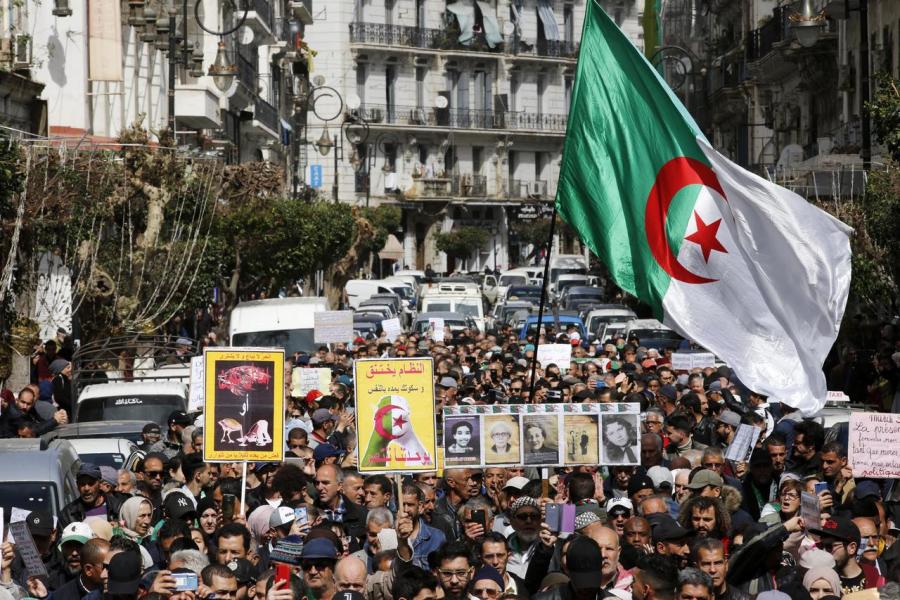 الجزائر.. مسيرات حاشدة لتجديد مساندة مطالب الحراك