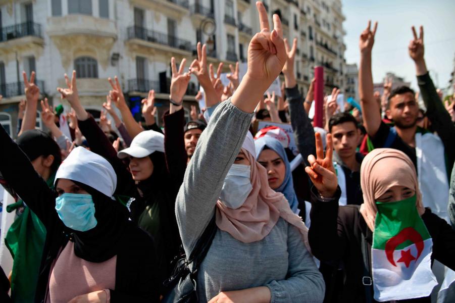 الجزائر.. الطلبة يخرجون مجددا إلى الشارع للمطالبة بالتغيير 