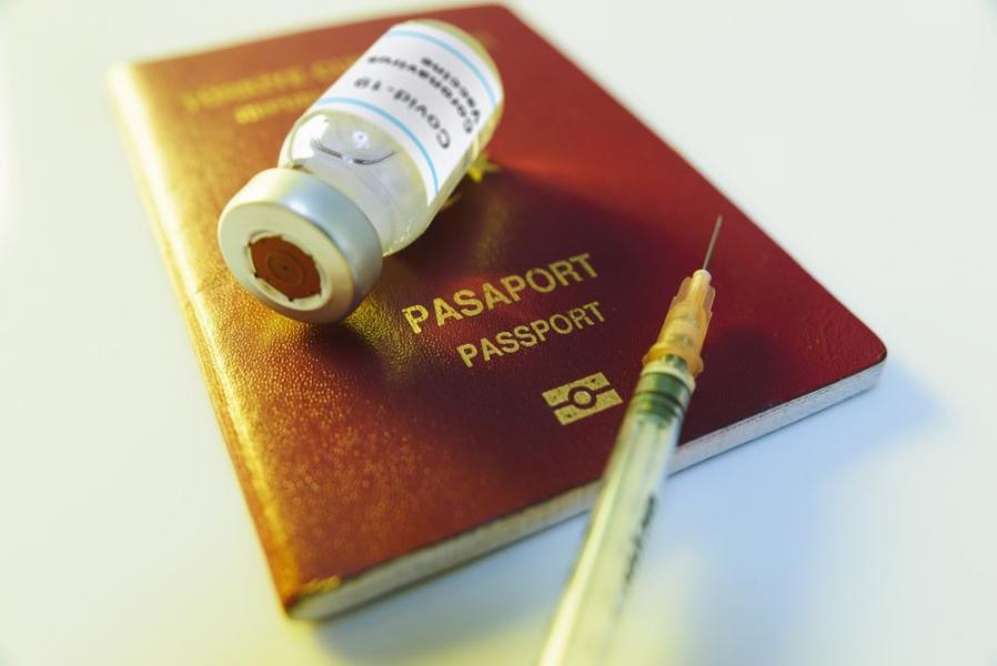 Passeport vaccinal : une question qui divise en Europe 
