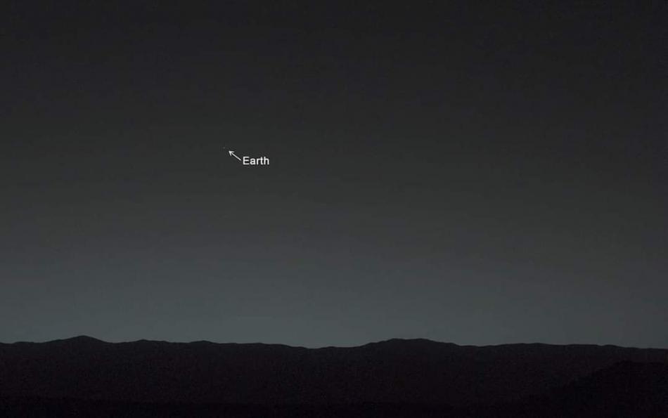 نقطة ضوء من المريخ.. أهي أرضنا أم قمر؟