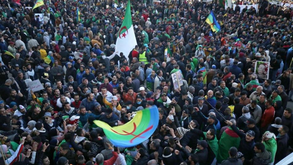حراك الجزائر يتواصل ويرفض الانتخابات التشريعية المبكرة