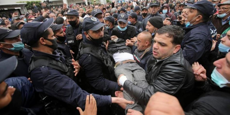 Algérie: les affrontements se poursuivent entre les forces de sécurité et des manifestants