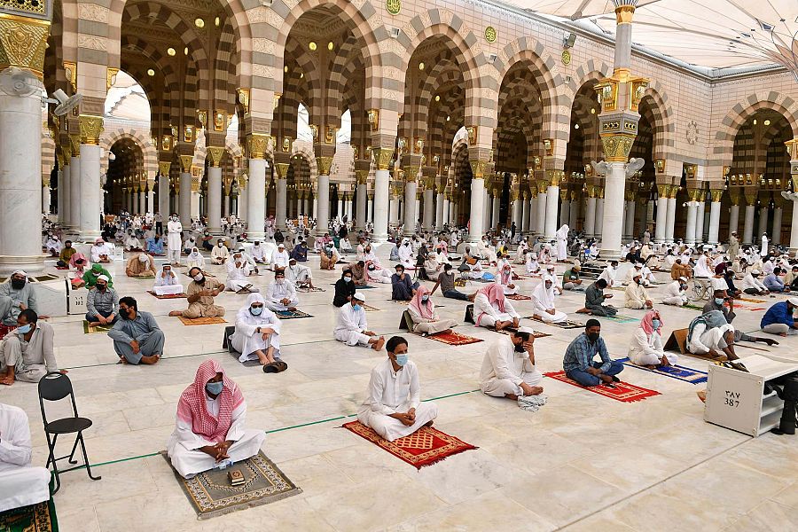 السعودية تفتح المسجد النبوي الشريف لصلاة التراويح