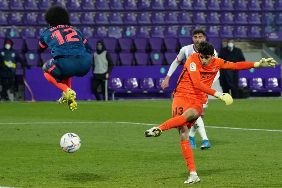LaLiga: Yassine Bounou quitte sa cage, marque et sauve le FC Séville