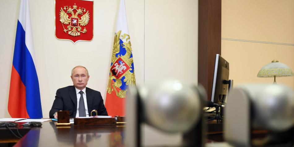 بوتين يوقع قانونا يسمح له بالترشح لولايتين رئاسيتين إضافيتين