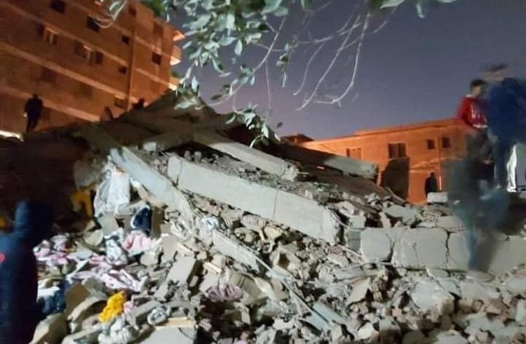 Cinq morts dans l'effondrement d'un immeuble au Caire