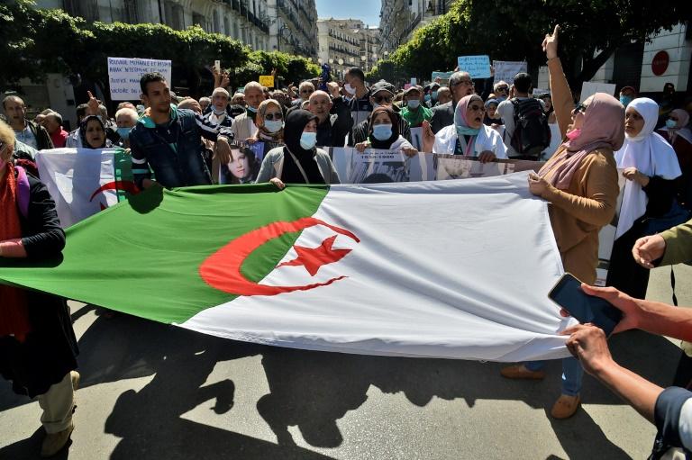 Algérie : la police empêche une marche du Hirak