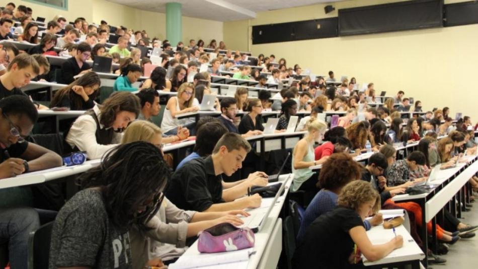 Bruxelles débloque plus de 400 millions d'euros pour financer des programmes de doctorat