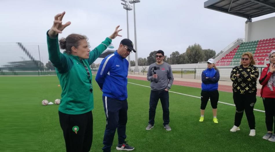 الأمريكية ليندساي تشيد بأكاديمية نهضة بركان