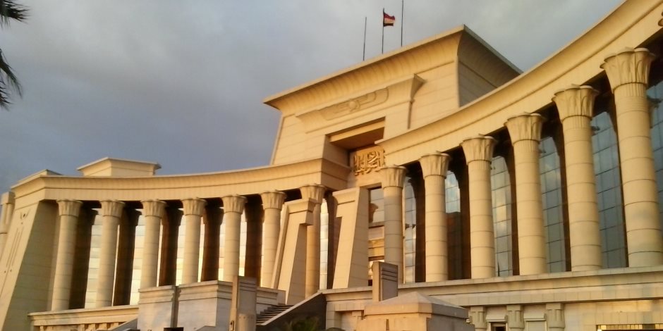 مصر.. قاضٍ يصدر حكماً ضد نفسه