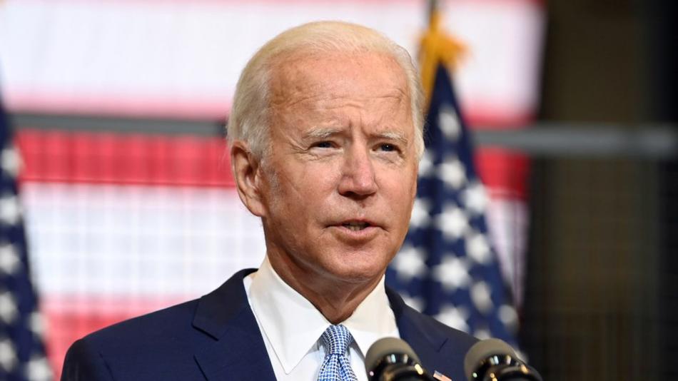 Omicron: pas de raison de "paniquer", "nous sommes prêts", assure Biden