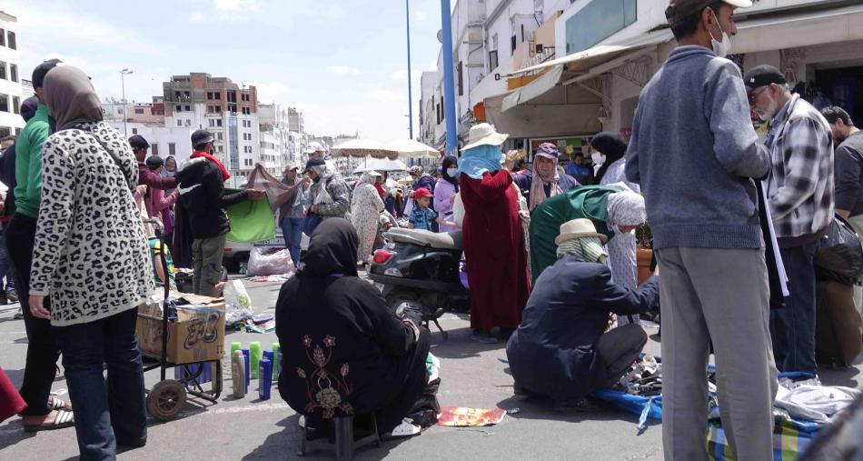 الباعة الجائلون .. مخطط حكومي للإدماج