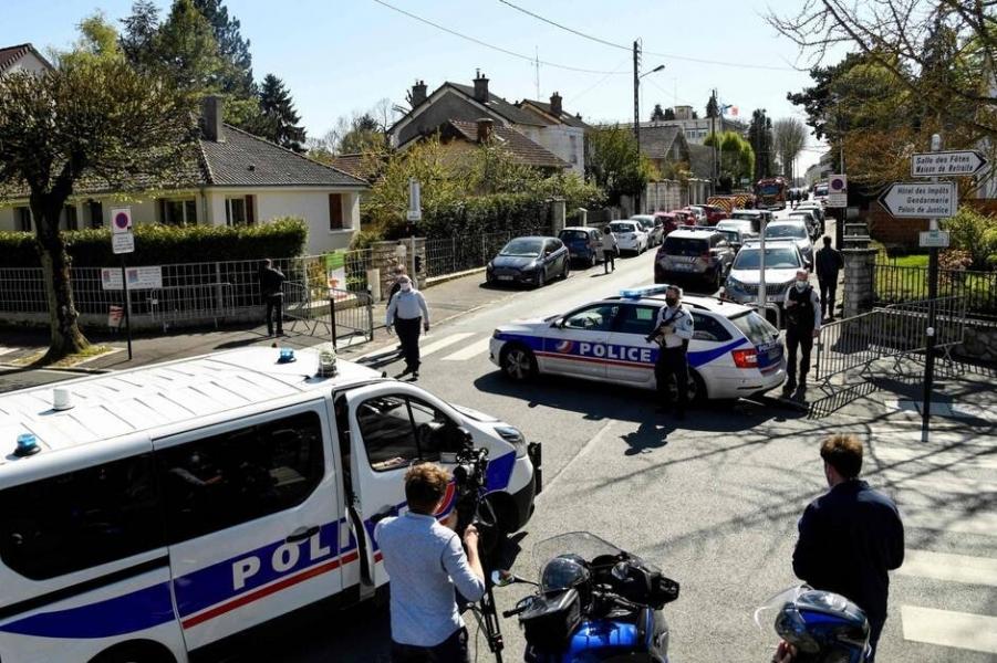 France: attaque au couteau dans un commissariat, une policière poignardée
