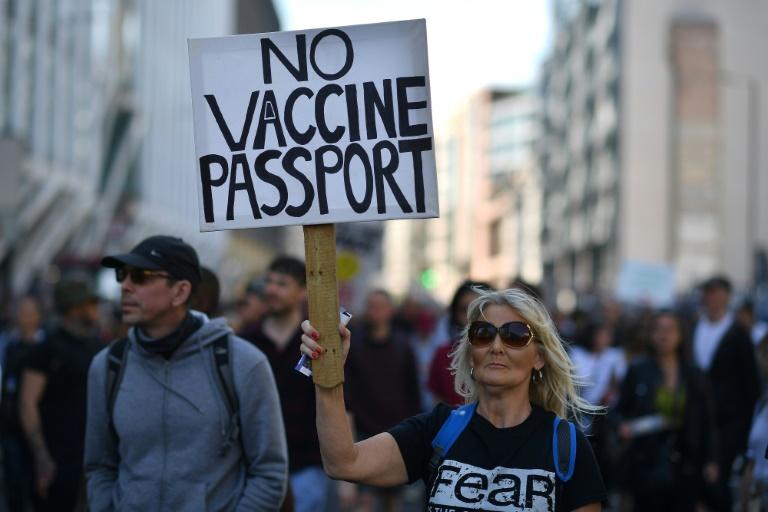 Londres: manifestation contre le confinement et les passeports vaccinaux