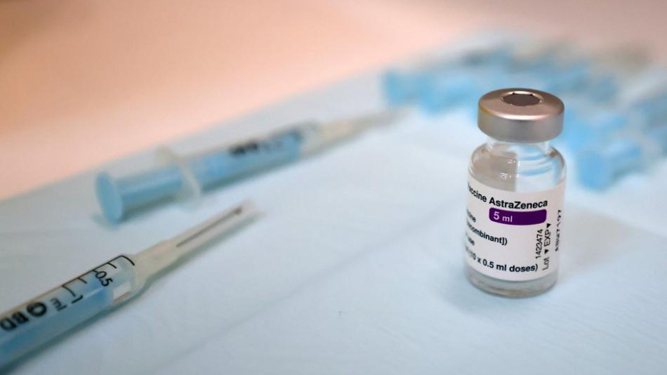 أسترازينيكا.. الأرباح تتضاعف واللقاح يتأخر                 