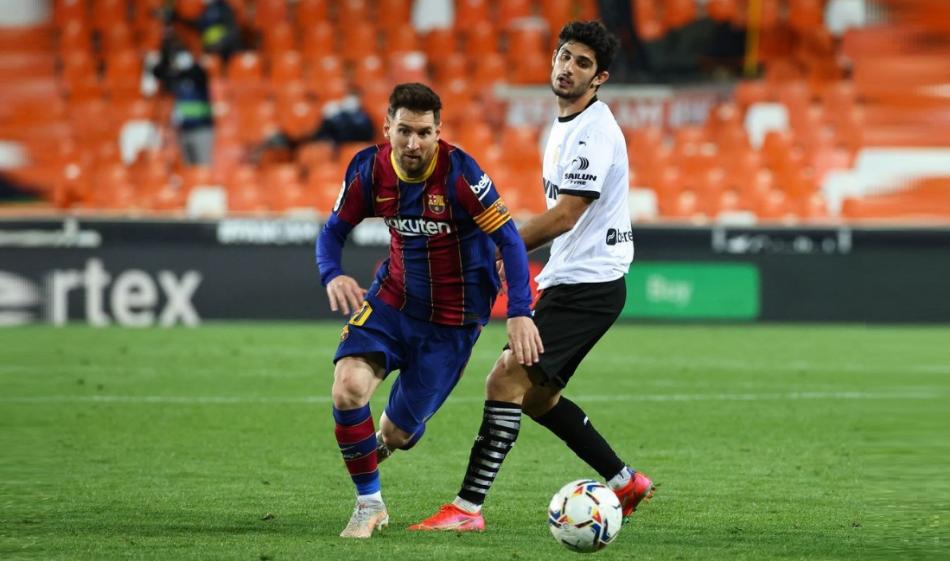 "ليغا" فوز شاق لبرشلونة أمام فالنسيا  