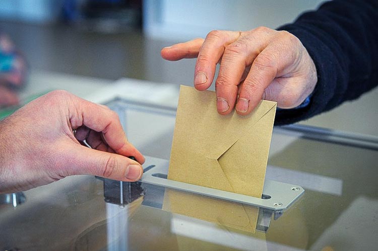Les Chiliens se rendent aux urnes pour élire un nouveau président