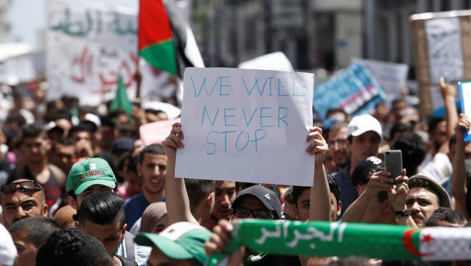 Algérie/Hirak: des journalistes interpellés, dont un photographe de l'AFP