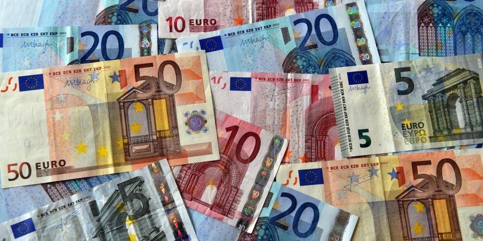 بعد 20 عاما .. الأورو يحلم بتوسيع نفوذه