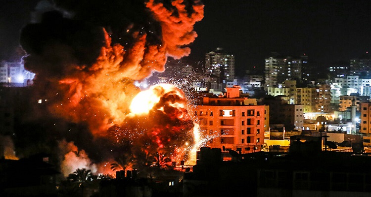 فلسطينيون يبحثون عن مستقبل غزة الاقتصادي تحت الأنقاض