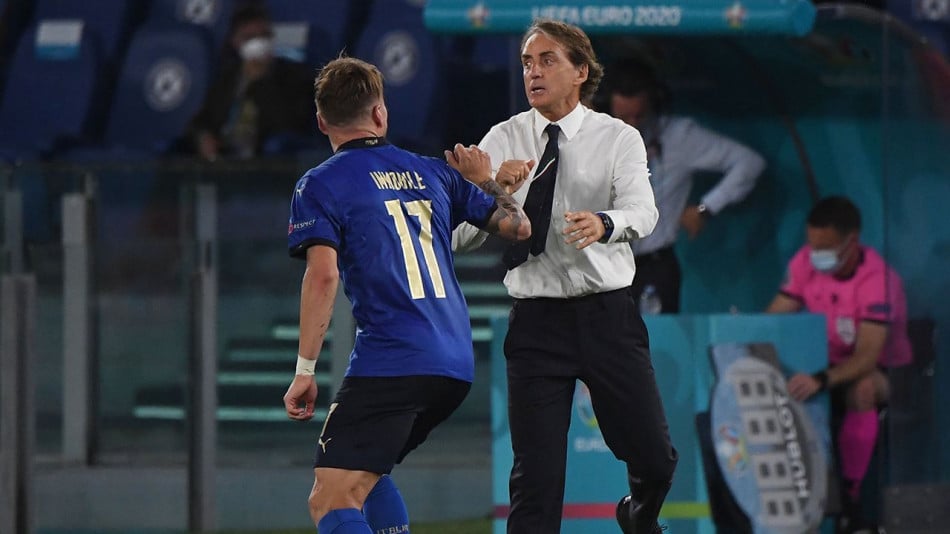 مانشيني يلمح الى بقائه مع المنتخب الإيطالي