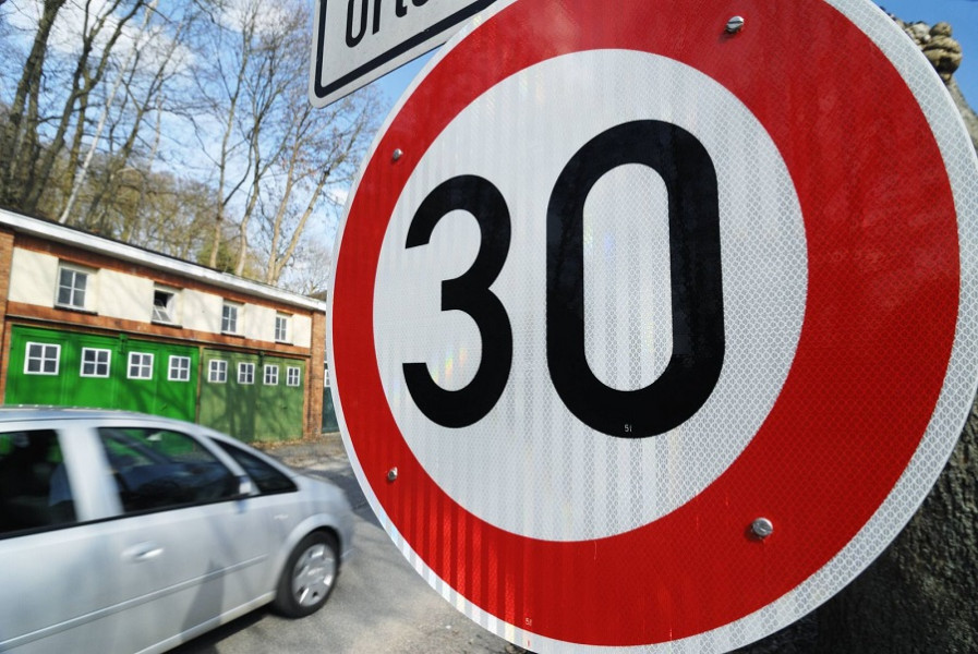 France: la circulation limitée à 30 km/h dans presque tout Paris dès fin août