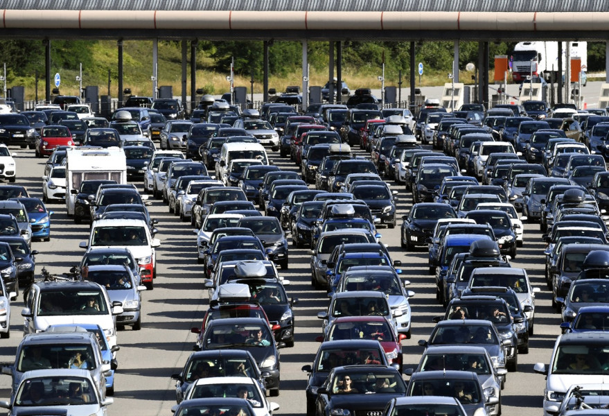 كيف تستعد الطرق السيارة لاستقبال 500 ألف سيارة في اليوم؟