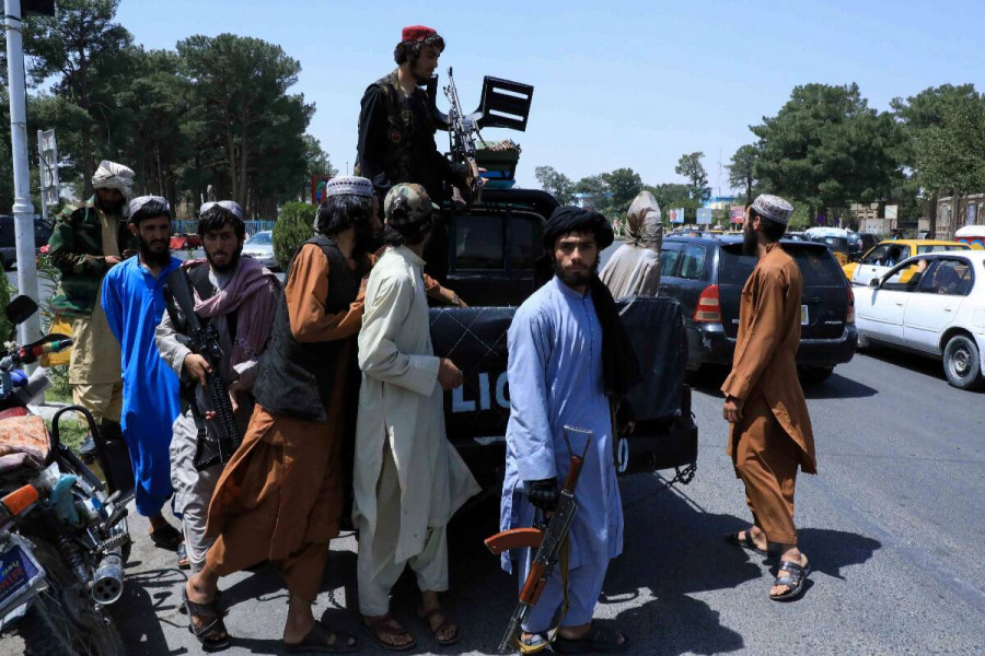 Afghanistan au cœur du chaos: les ambassades évacuées