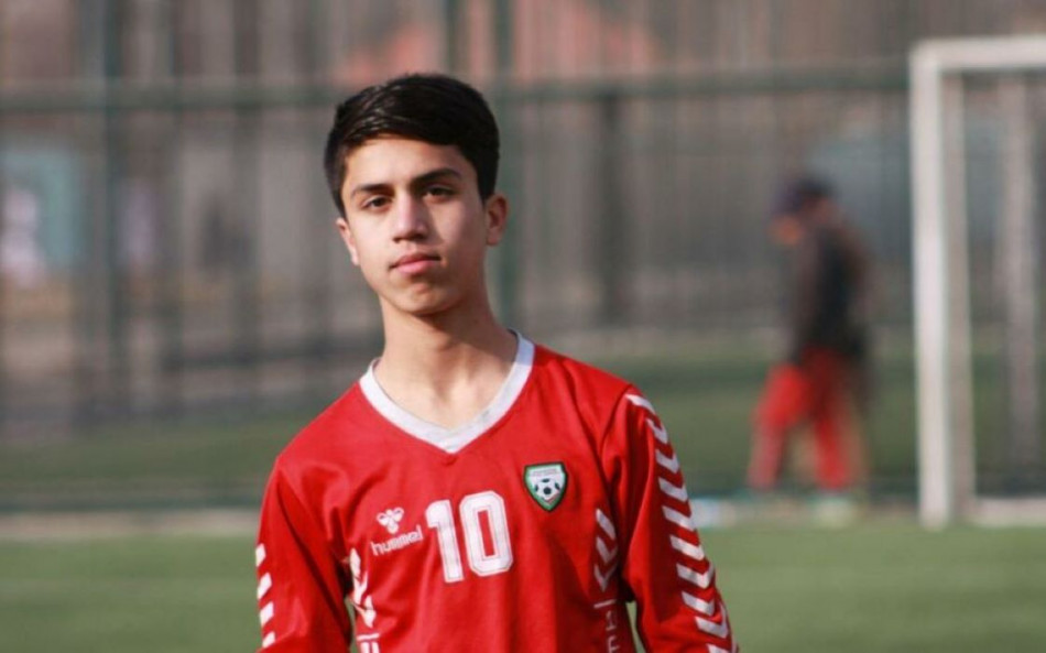 وفاة لاعب كرة قدم أفغاني بعد سقوطه من طائرة أمريكية  