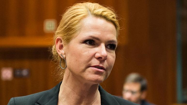 محاكمة وزيرة دنماركية سابقة أمرت بتفريق أزواج من المهاجرين