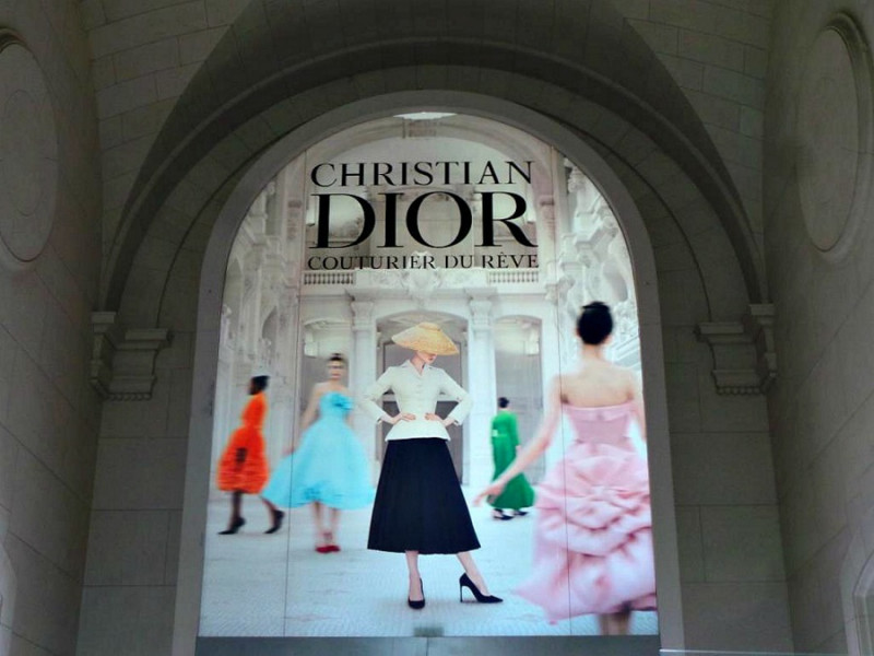 Quand le Brooklyn Museum fait dialoguer Dior avec New York 