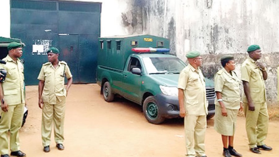 Nigeria: des hommes armés libèrent 240 détenus d'une prison