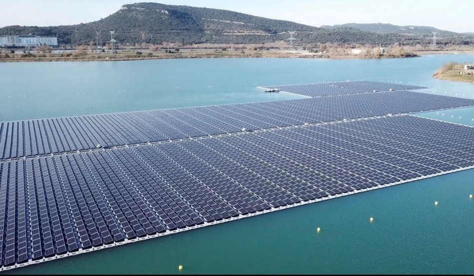 Le Maroc lance une centrale photovoltaïque flottante à Sidi Slimane