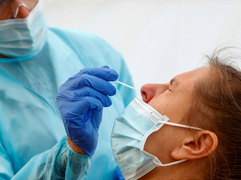 Covid-19: l'EMA juge "prématuré" de prévoir une adaptation des vaccins au nouveau variant