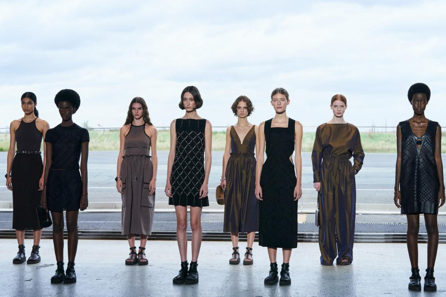 Fashion Week: Hermès organise son défilé dans un aérodrome 