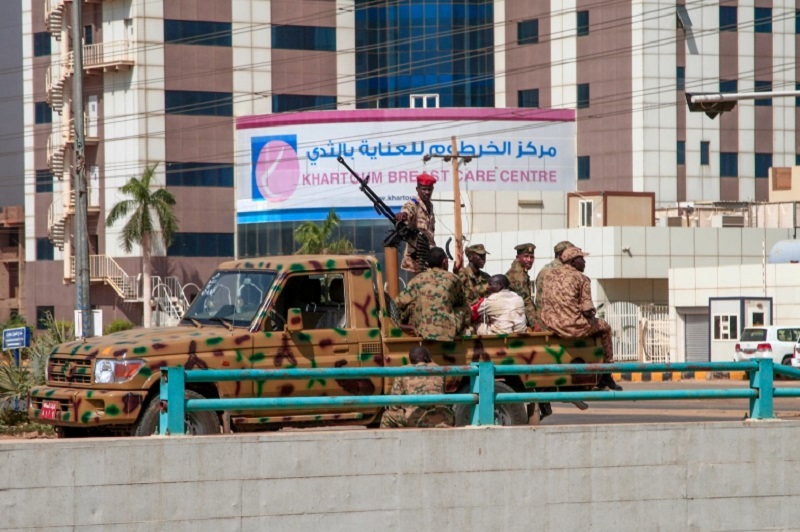 السودان .. ردود فعل عربية ودولية تطالب بالتقيد بالدستور