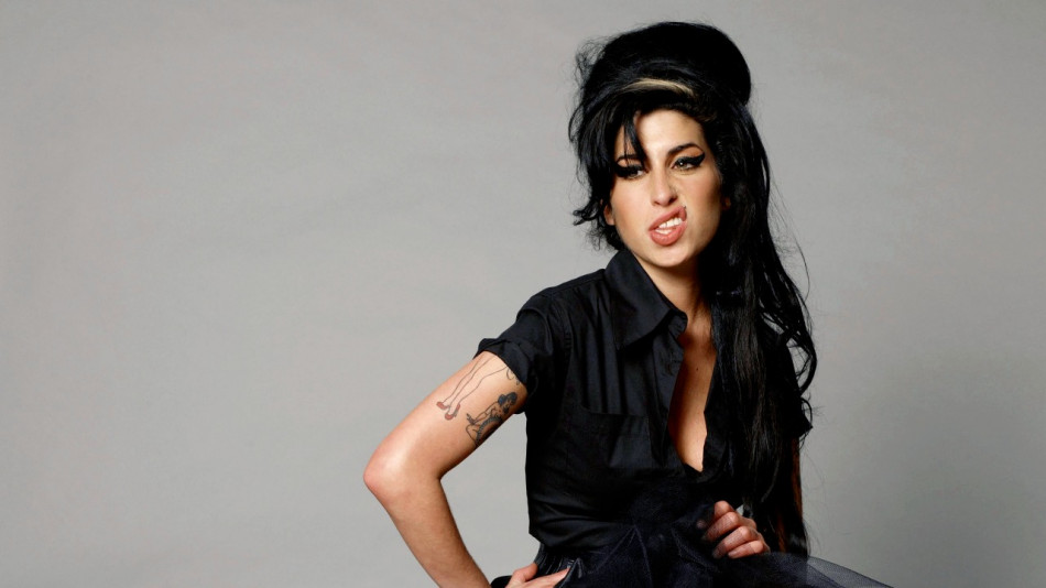 La dernière robe portée par Amy Winehouse à un concert vendue à 243.200 dollars