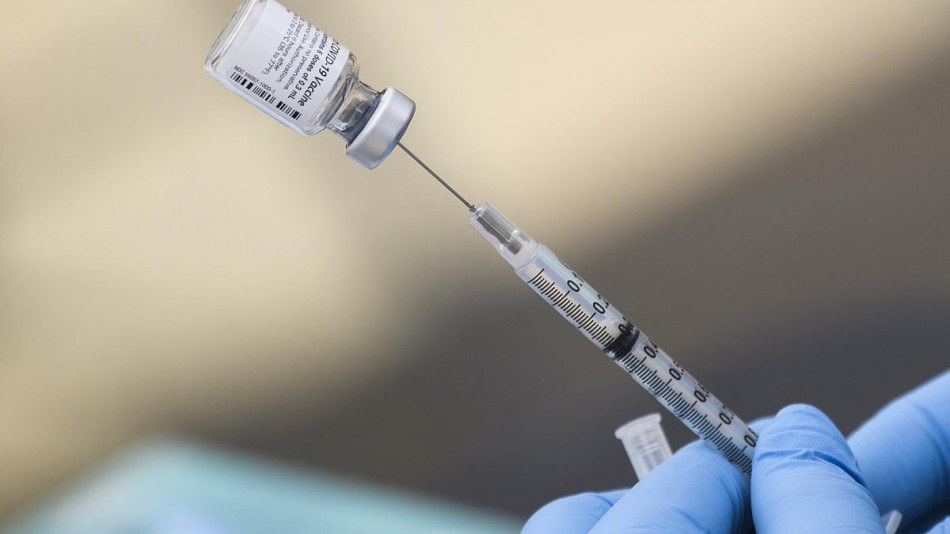Omicron: Moderna et Pfizer prêts à produire de nouveaux vaccins, si nécessaire