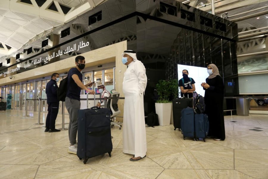 أوميكرون .. الإمارات تشدد قواعد الدخول للمنشآت الحكومية