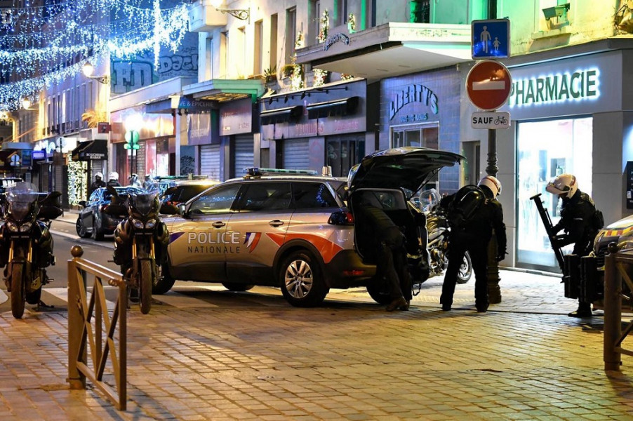 Le preneur d'otage à Paris interpellé, pas de blessé 