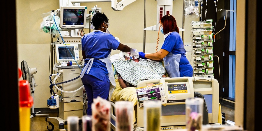 Omicron: des milliers de lits provisoires ouverts au Royaume-Uni