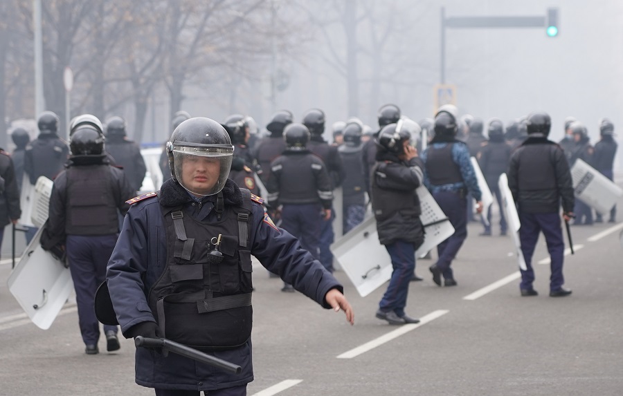 كازاخستان تعلن حال الطوارئ بسبب مظاهرات عنيفة 