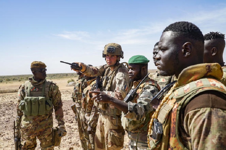 L'armée française nie tout contrôle de l'espace aérien malien