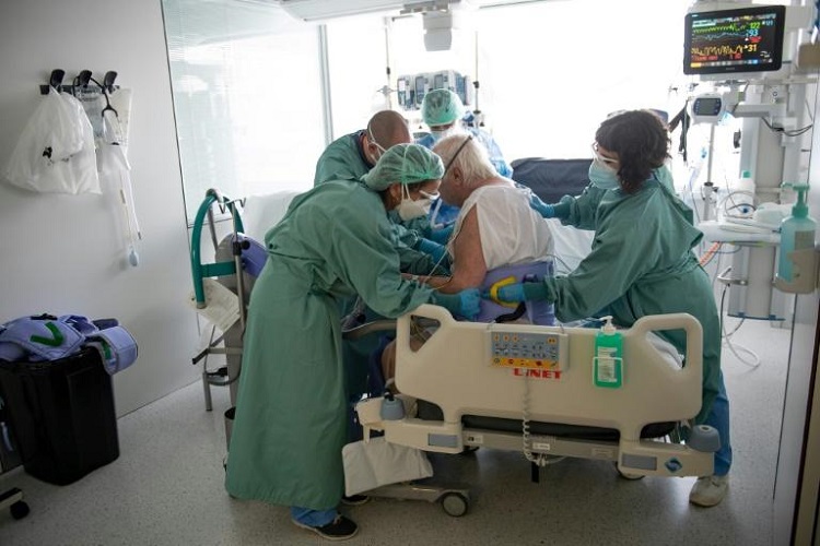 Dans un hôpital espagnol, la lutte sans fin contre la Covid-19